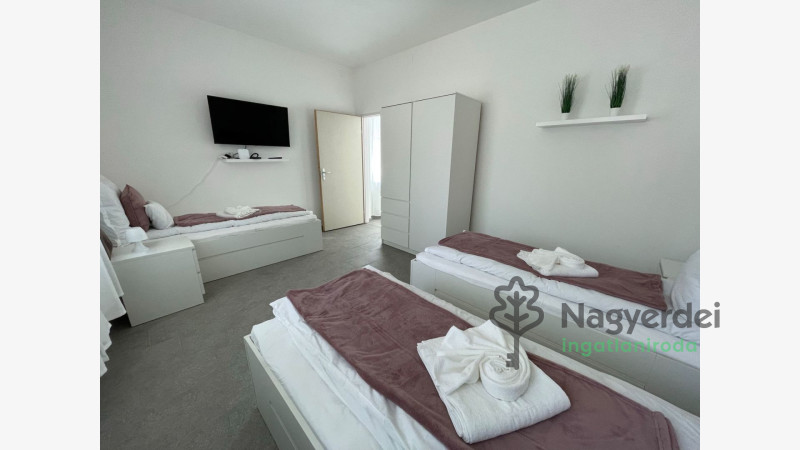 Debrecen, Nagyerdőalja, üdölő, hétvégiház  