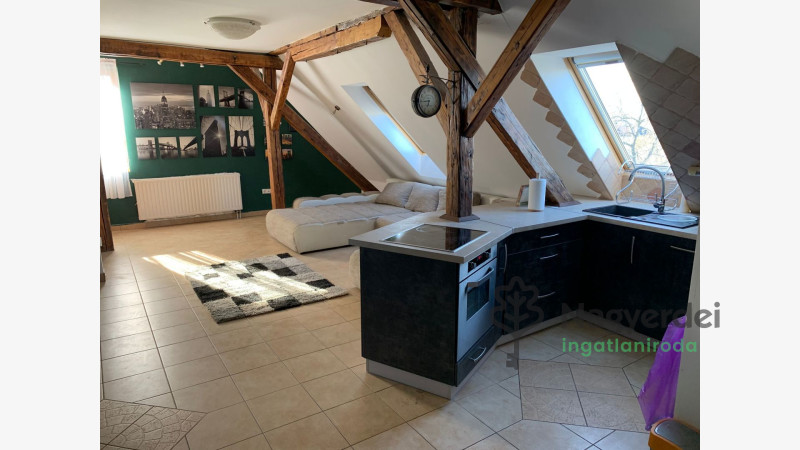 Debrecen, Postakert, Lakás, tégla lakás  