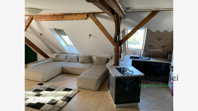 Debrecen, Postakert, Lakás, tégla lakás  