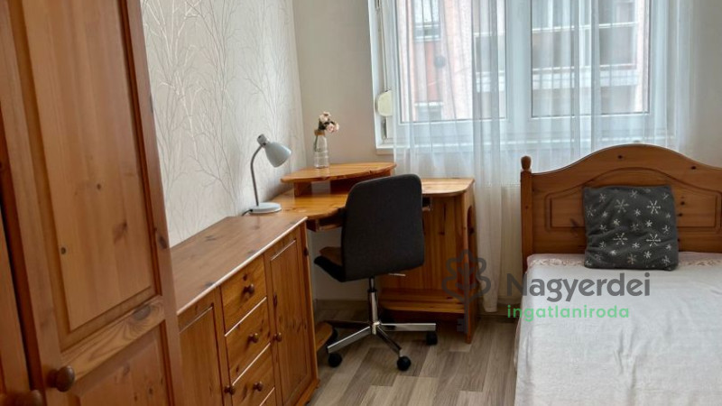 Debrecen, Nagyerdő, Lakás, tégla lakás  