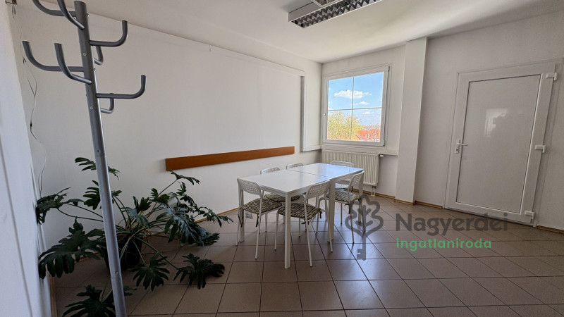 Debrecen, Belváros, Iroda, irodaházban  