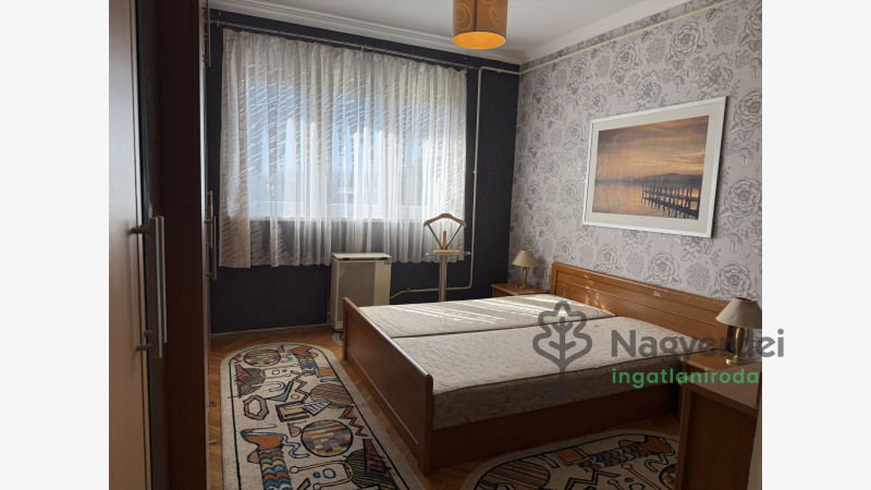 Debrecen, Nagyerdő, Lakás, tégla lakás  