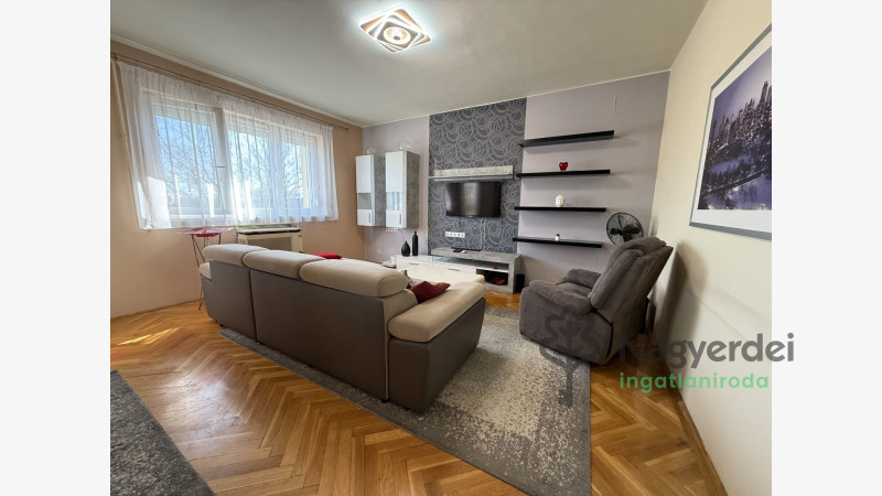 Debrecen, Nagyerdő, Lakás, tégla lakás  