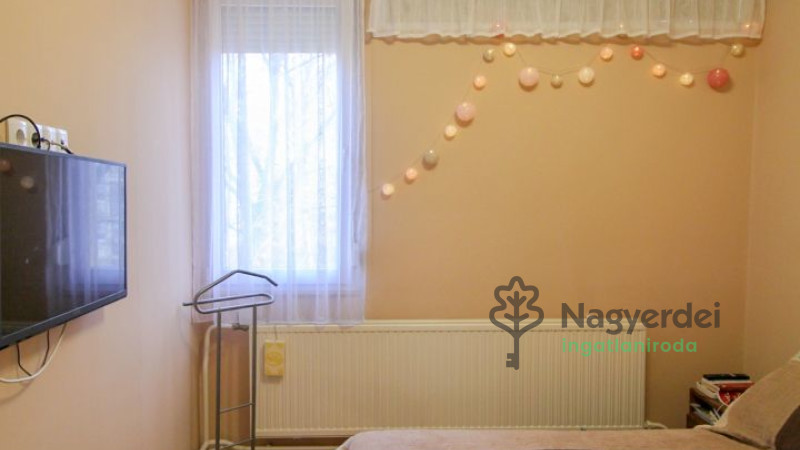Debrecen, Nagyerdőalja, Lakás, tégla lakás  