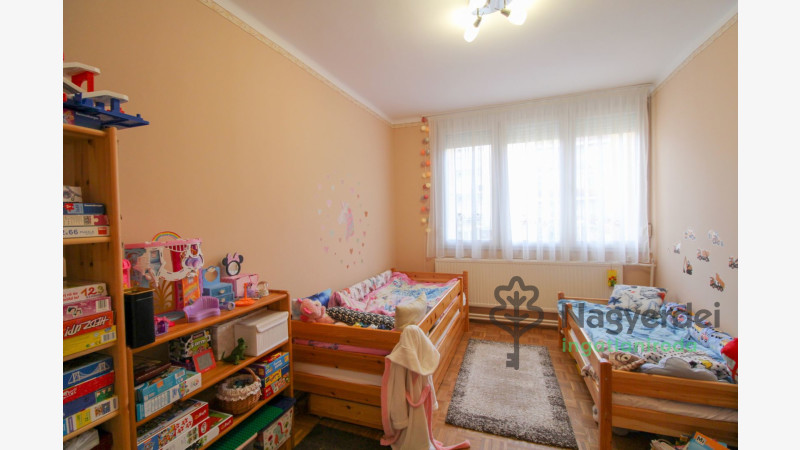 Debrecen, Nagyerdőalja, Lakás, tégla lakás  