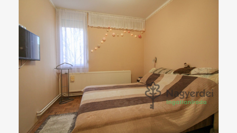 Debrecen, Nagyerdőalja, Lakás, tégla lakás  