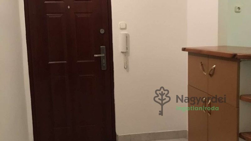 Debrecen, Nagyerdőalja, Lakás, tégla lakás  