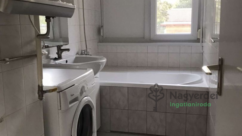 Debrecen, Nagyerdőalja, Lakás, tégla lakás  