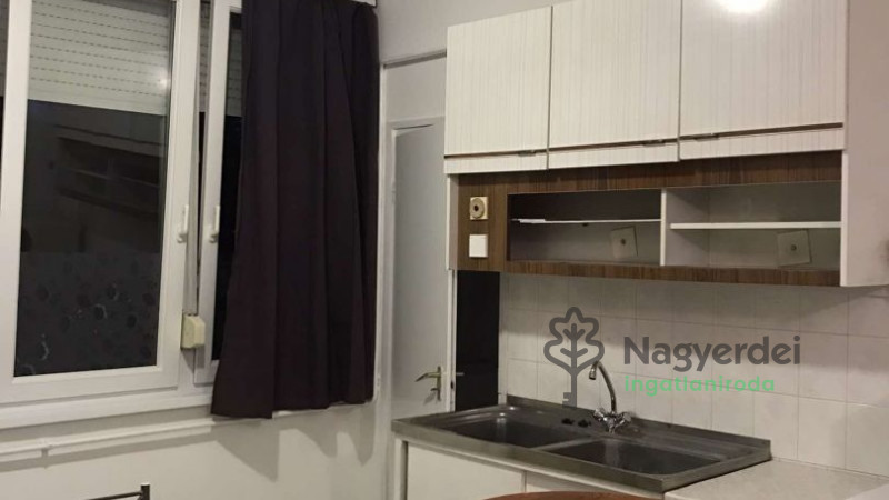 Debrecen, Nagyerdőalja, Lakás, tégla lakás  