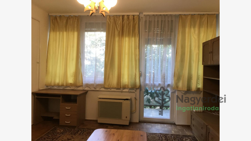 Debrecen, Nagyerdőalja, Lakás, tégla lakás  