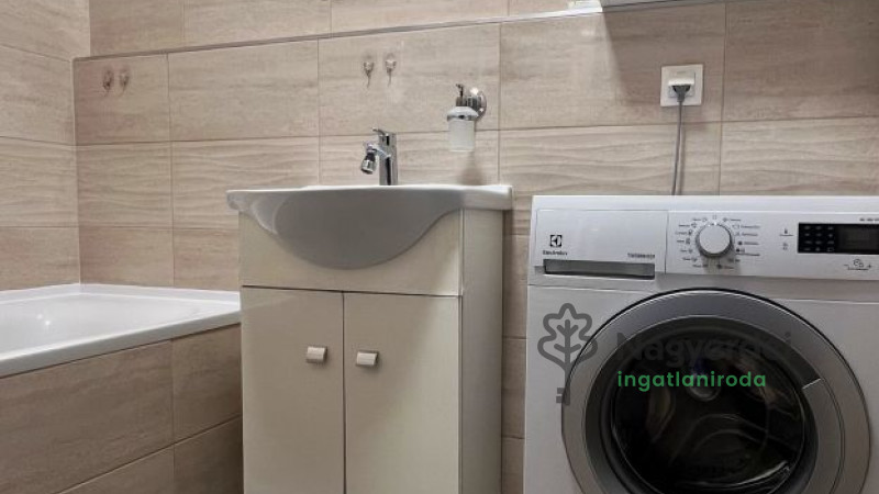 Debrecen, Sestakert, Lakás, tégla lakás  