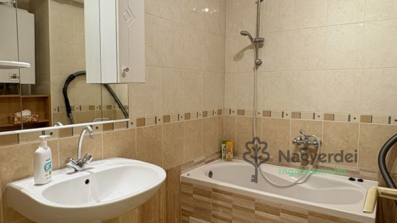 Debrecen, Kandia, Lakás, tégla lakás  