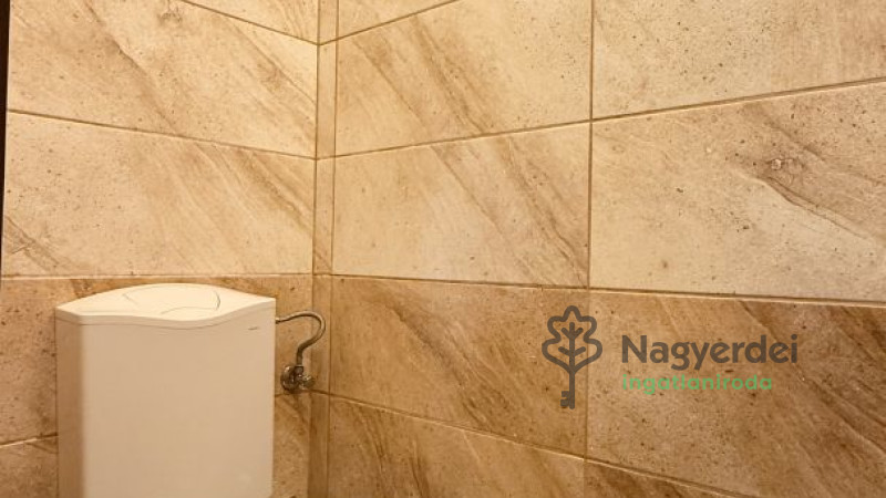 Debrecen, Nagyerdőalja, Lakás, tégla lakás  