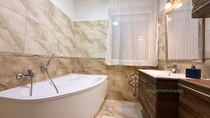 Debrecen, Nagyerdőalja, Lakás, tégla lakás  