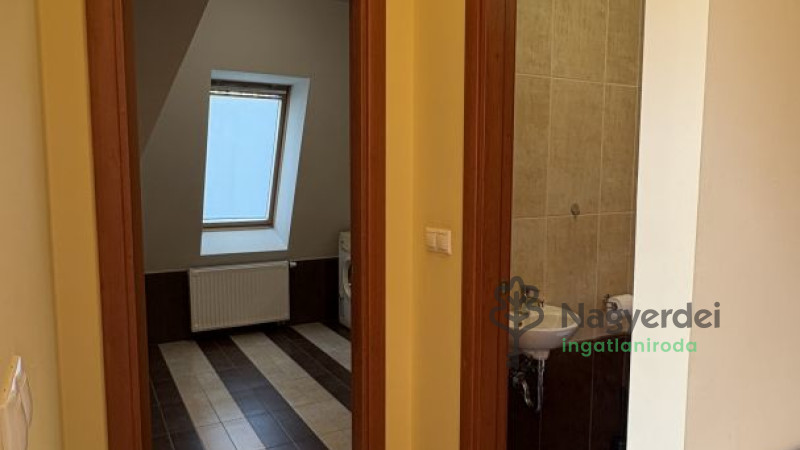 Debrecen, Nagyerdő, Lakás, tégla lakás  