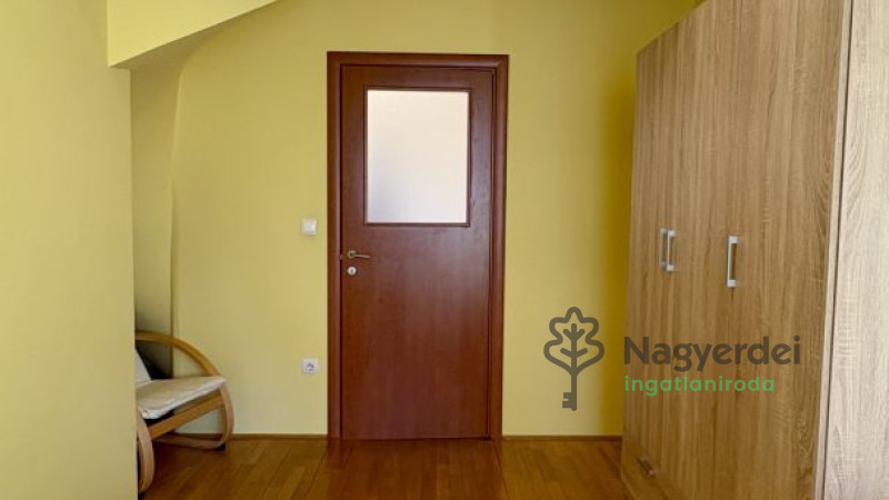 Debrecen, Nagyerdő, Lakás, tégla lakás  