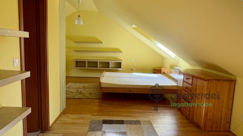 Debrecen, Nagyerdő, Lakás, tégla lakás  