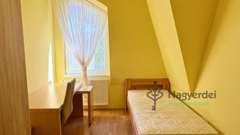 Debrecen, Nagyerdő, Lakás, tégla lakás  