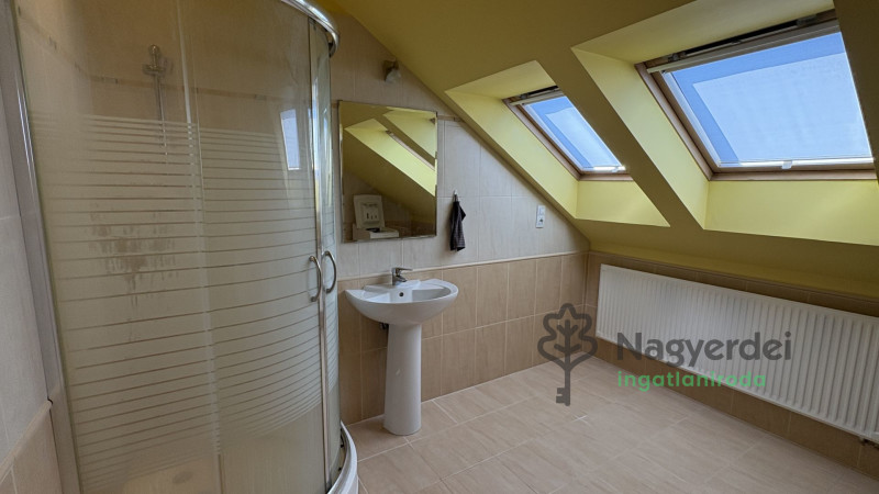 Debrecen, Nagyerdő, Lakás, tégla lakás  