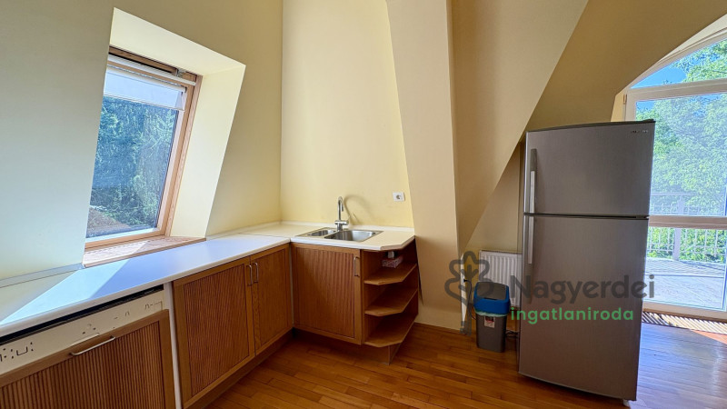 Debrecen, Nagyerdő, Lakás, tégla lakás  