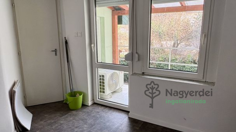 Debrecen, Kandia, Lakás, tégla lakás  