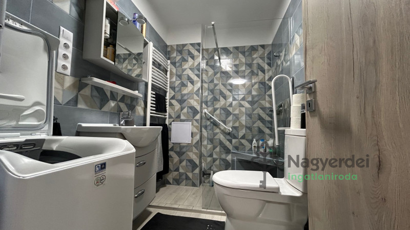 Debrecen, Hatvan utcai kert, Lakás, tégla lakás  