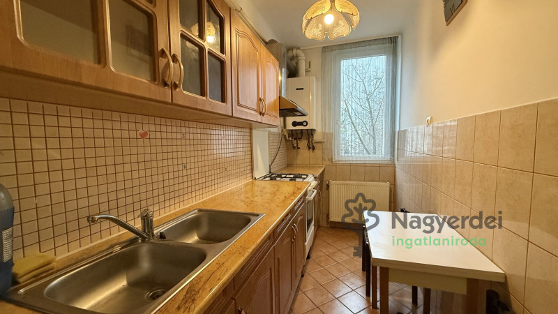 Debrecen, Nagyerdőalja, Lakás, tégla lakás  