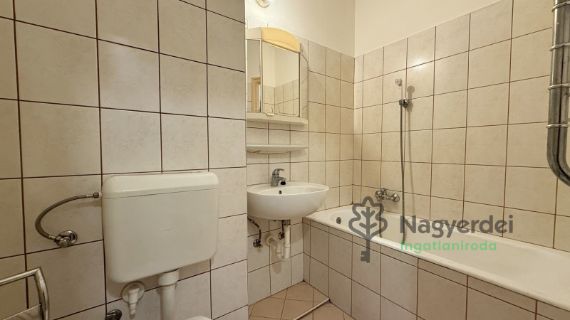 Debrecen, Nagyerdőalja, Lakás, tégla lakás  