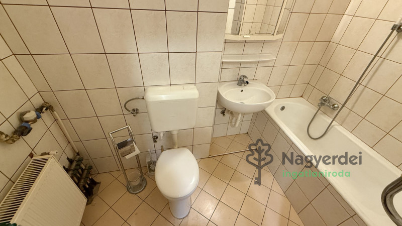 Debrecen, Nagyerdőalja, Lakás, tégla lakás  