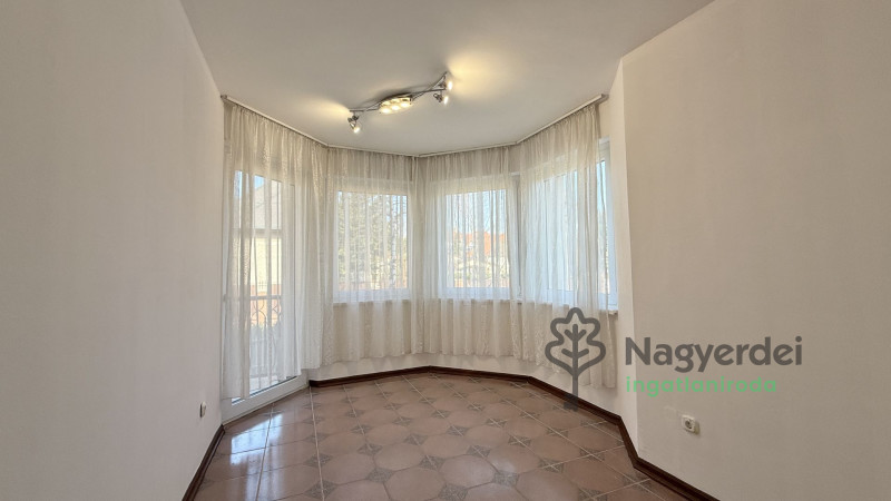 Debrecen, Nagyerdő, Iroda, nem irodaházban  