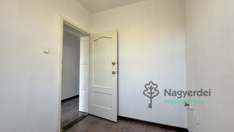 Debrecen, Nagyerdő, Iroda, nem irodaházban  