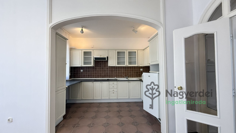 Debrecen, Nagyerdő, Iroda, nem irodaházban  