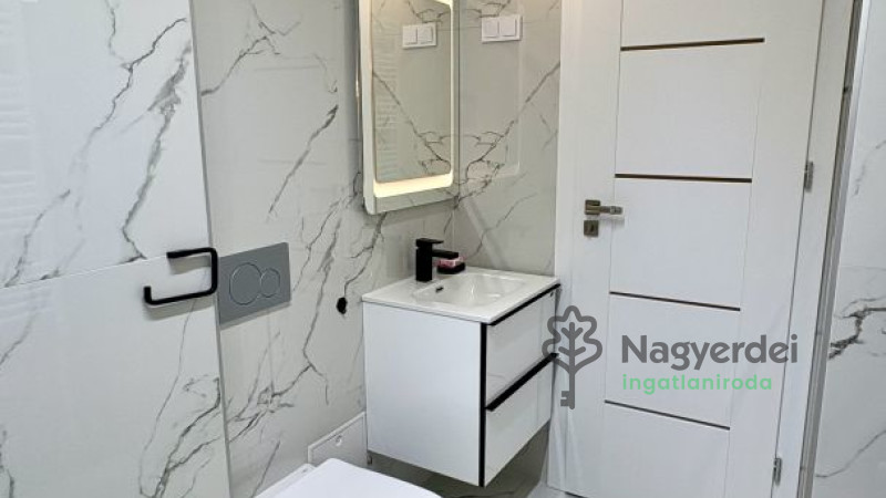 Debrecen, Libakert, Lakás, tégla lakás  