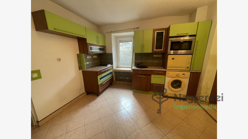 Debrecen, Wesselényi lakótelep, Lakás, tégla lakás  