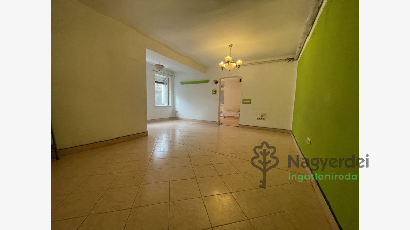 Debrecen, Wesselényi lakótelep, Lakás, tégla lakás  