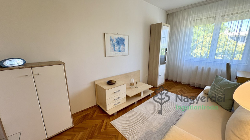 Debrecen, Nagyerdőalja, Lakás, tégla lakás  