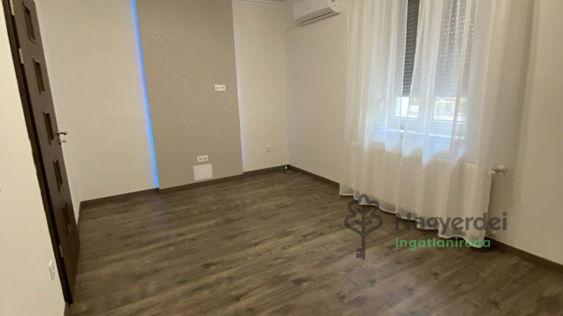 Debrecen, Nagyerdőalja, Lakás, tégla lakás  