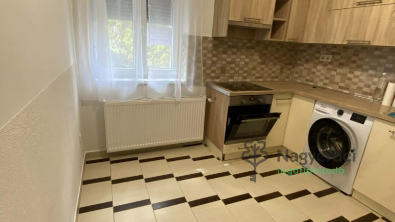 Debrecen, Nagyerdőalja, Lakás, tégla lakás  