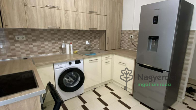 Debrecen, Nagyerdőalja, Lakás, tégla lakás  