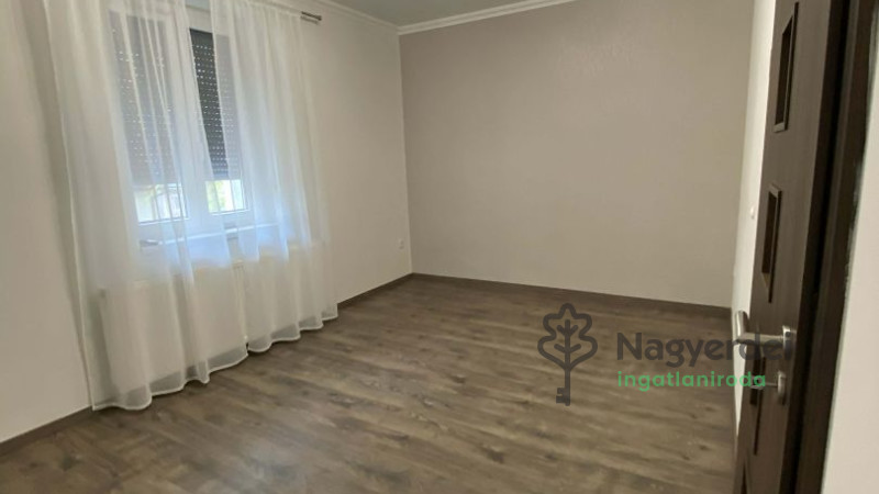 Debrecen, Nagyerdőalja, Lakás, tégla lakás  