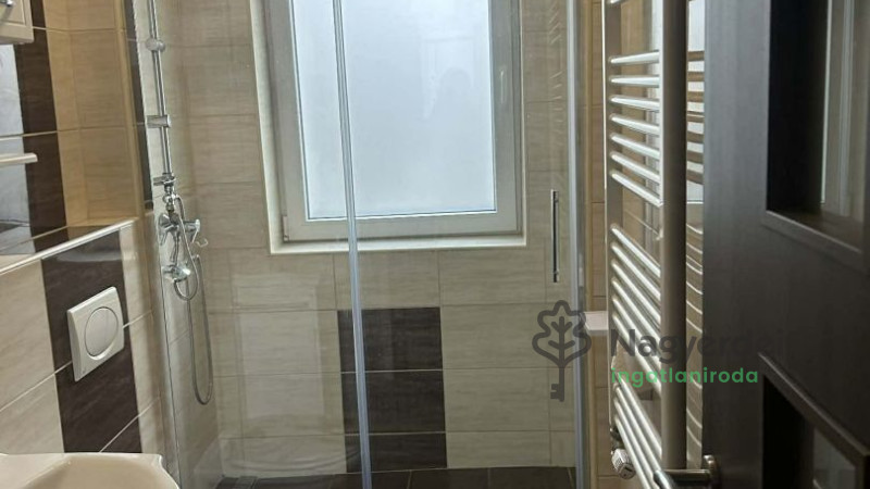 Debrecen, Nagyerdőalja, Lakás, tégla lakás  