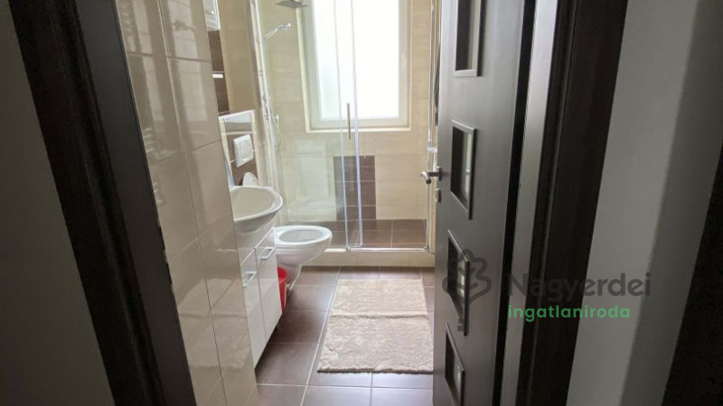 Debrecen, Nagyerdőalja, Lakás, tégla lakás  