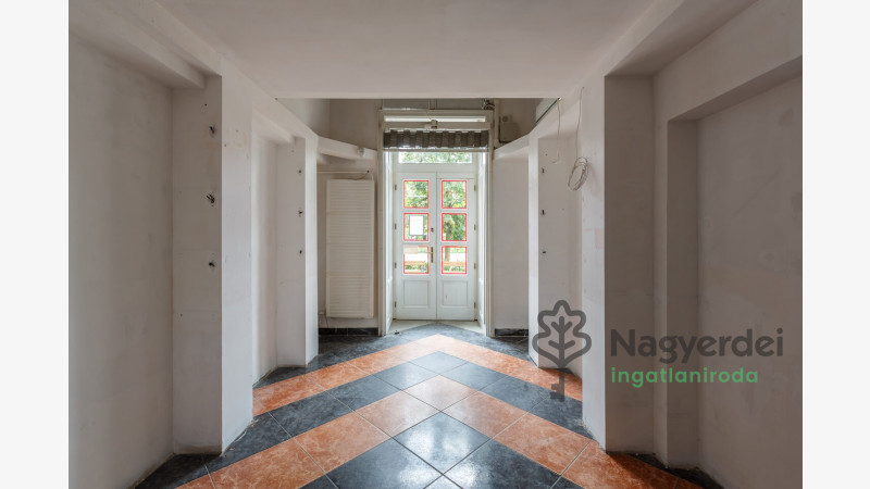 Debrecen, Belváros, Üzlethelyiség, nem üzletközpontban  