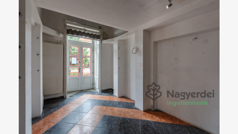Debrecen, Belváros, Üzlethelyiség, nem üzletközpontban  