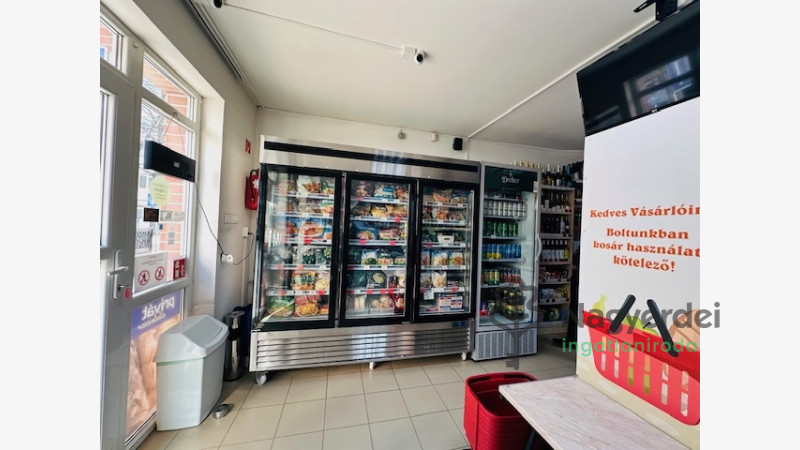Debrecen, Belváros, Kereskedelmi ingatlan, bolt  
