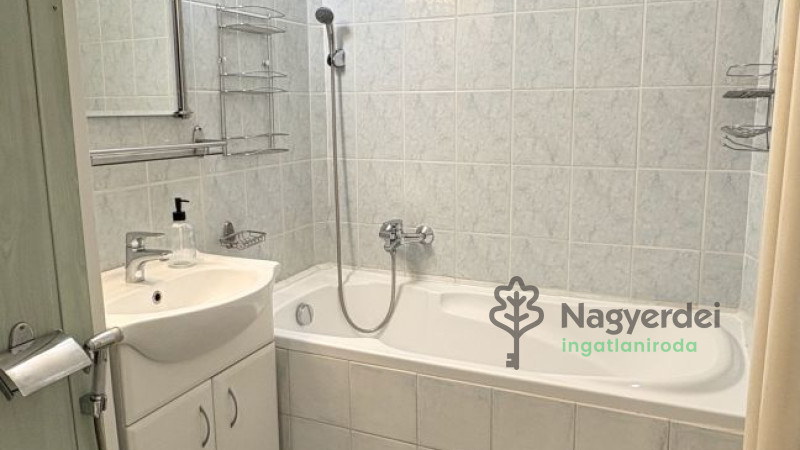 Debrecen, Sestakert, Lakás, tégla lakás  