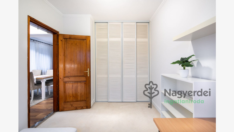 Debrecen, Nagyerdő, Lakás, tégla lakás  