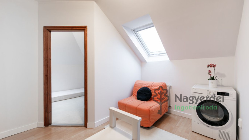 Debrecen, Nagyerdő, Lakás, tégla lakás  