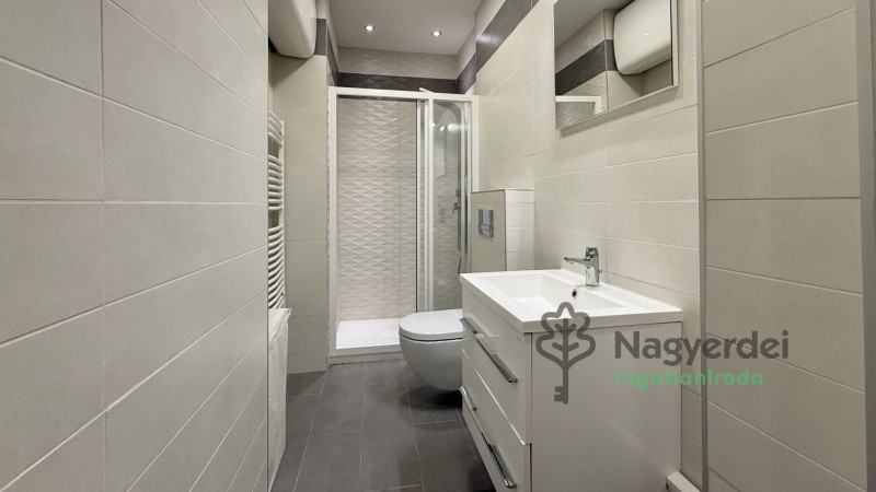 Debrecen, Sestakert, Lakás, tégla lakás  