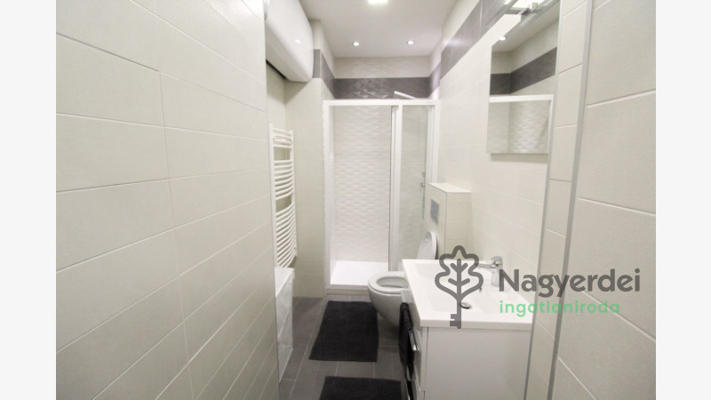 Debrecen, Sestakert, Lakás, tégla lakás  